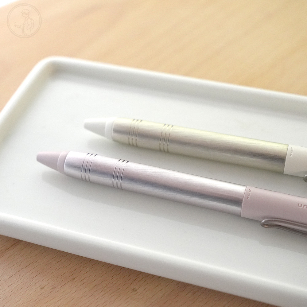 三菱ZENTO FLOW MODEL 水性防水原子筆：髮絲紋防滑握位版