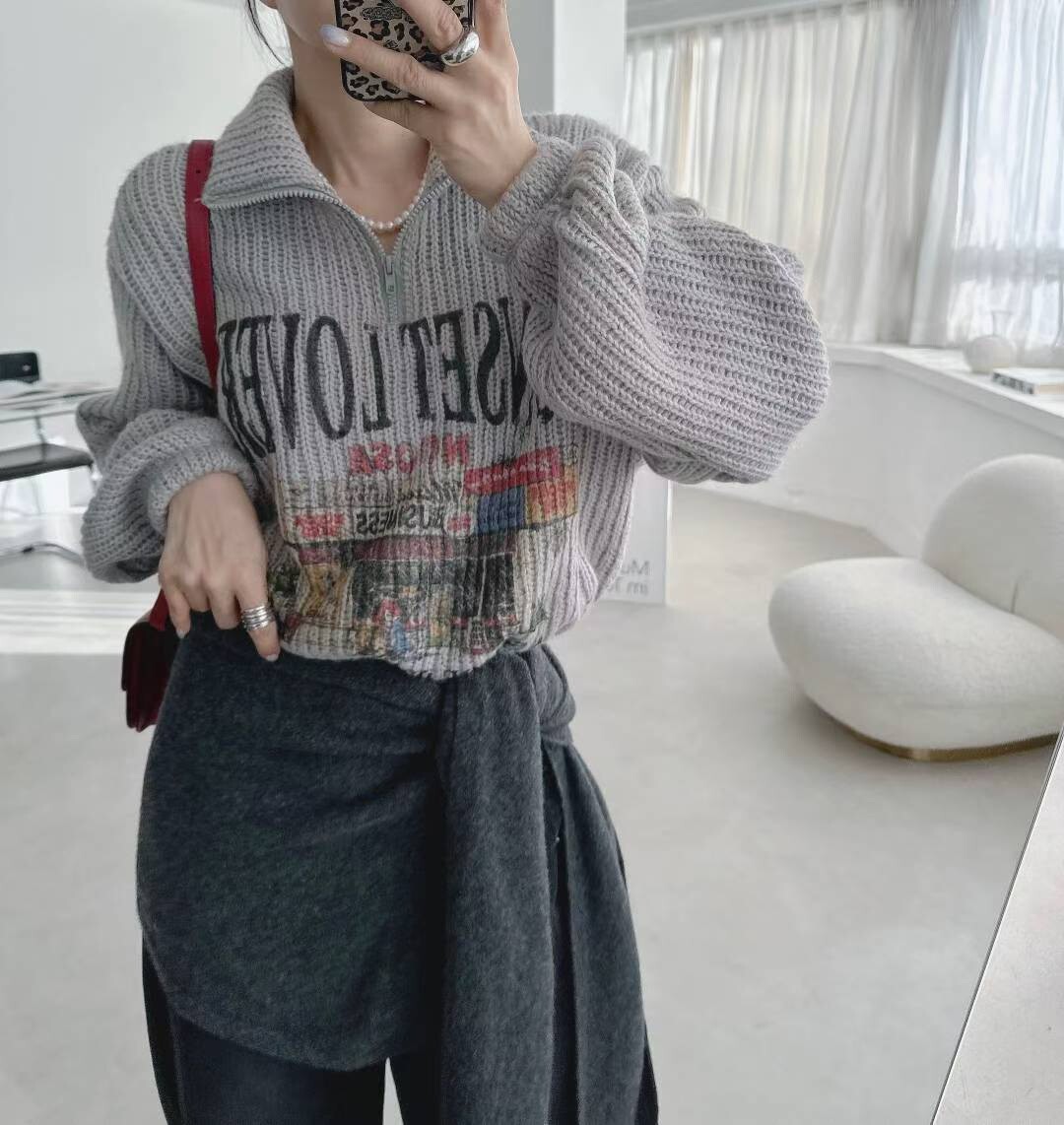 拉鍊立領下抽繩印圖毛衣