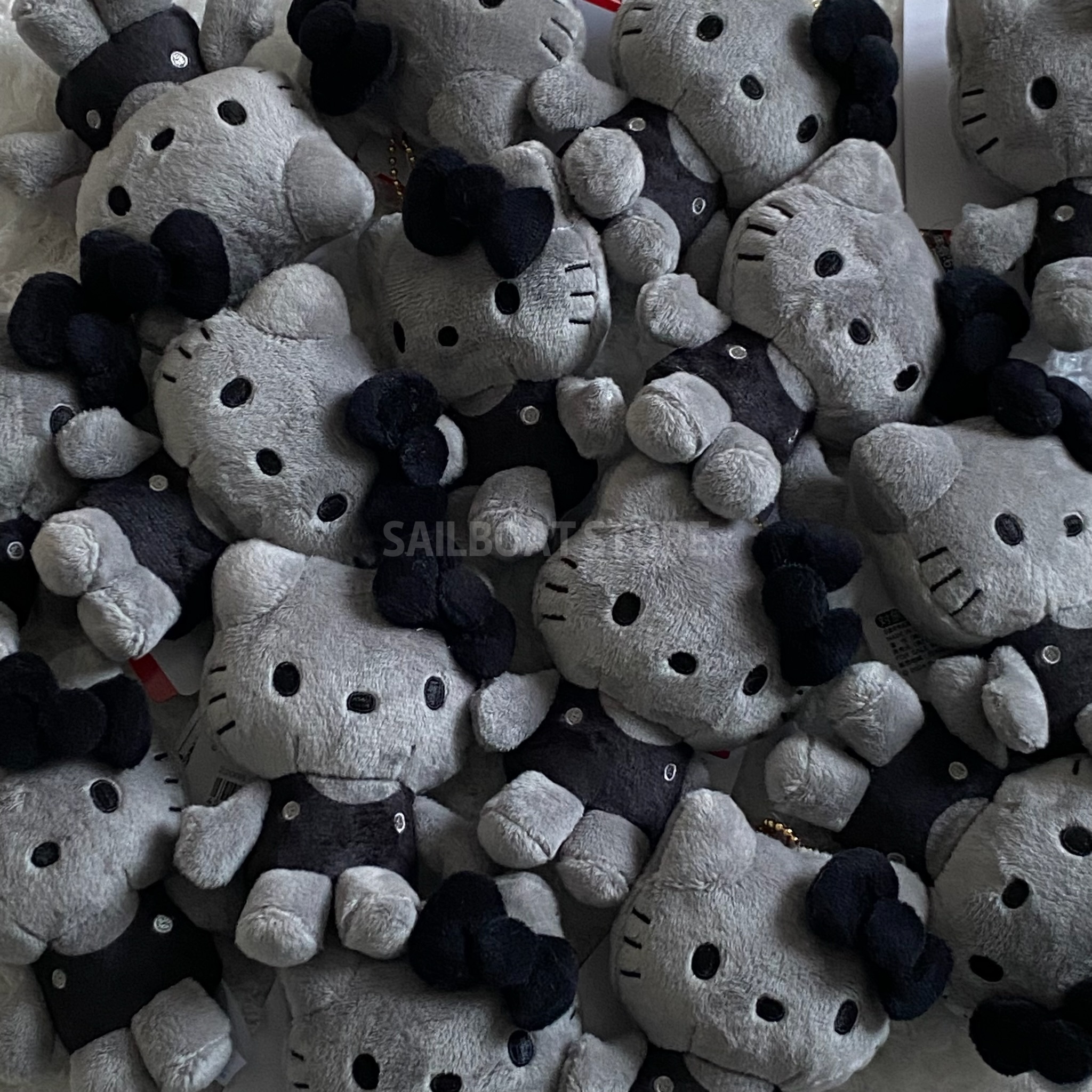 #現貨供應 🇯🇵日本 50週年限定 Hello Kitty 炭灰凱蒂貓 吊飾娃娃