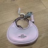 [S] COACH CBL92 SILVER/PINK CBL92 MINI CARMEN BAG CHARM, 196395879007 (SUZZ62)