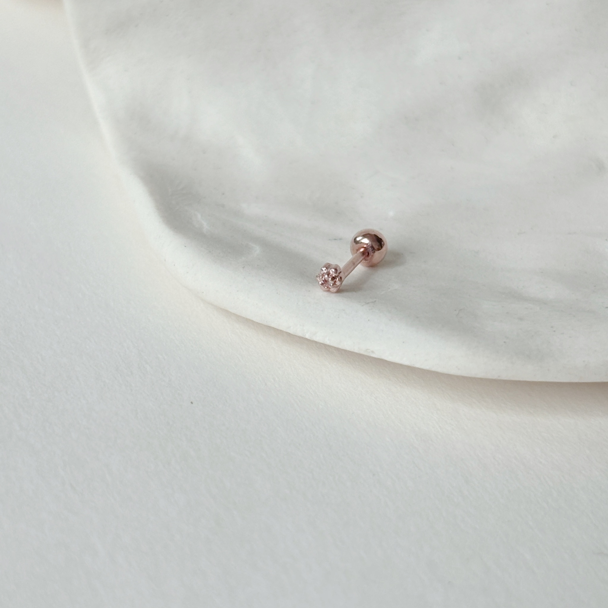 超迷你小花白托帕石轉珠耳環