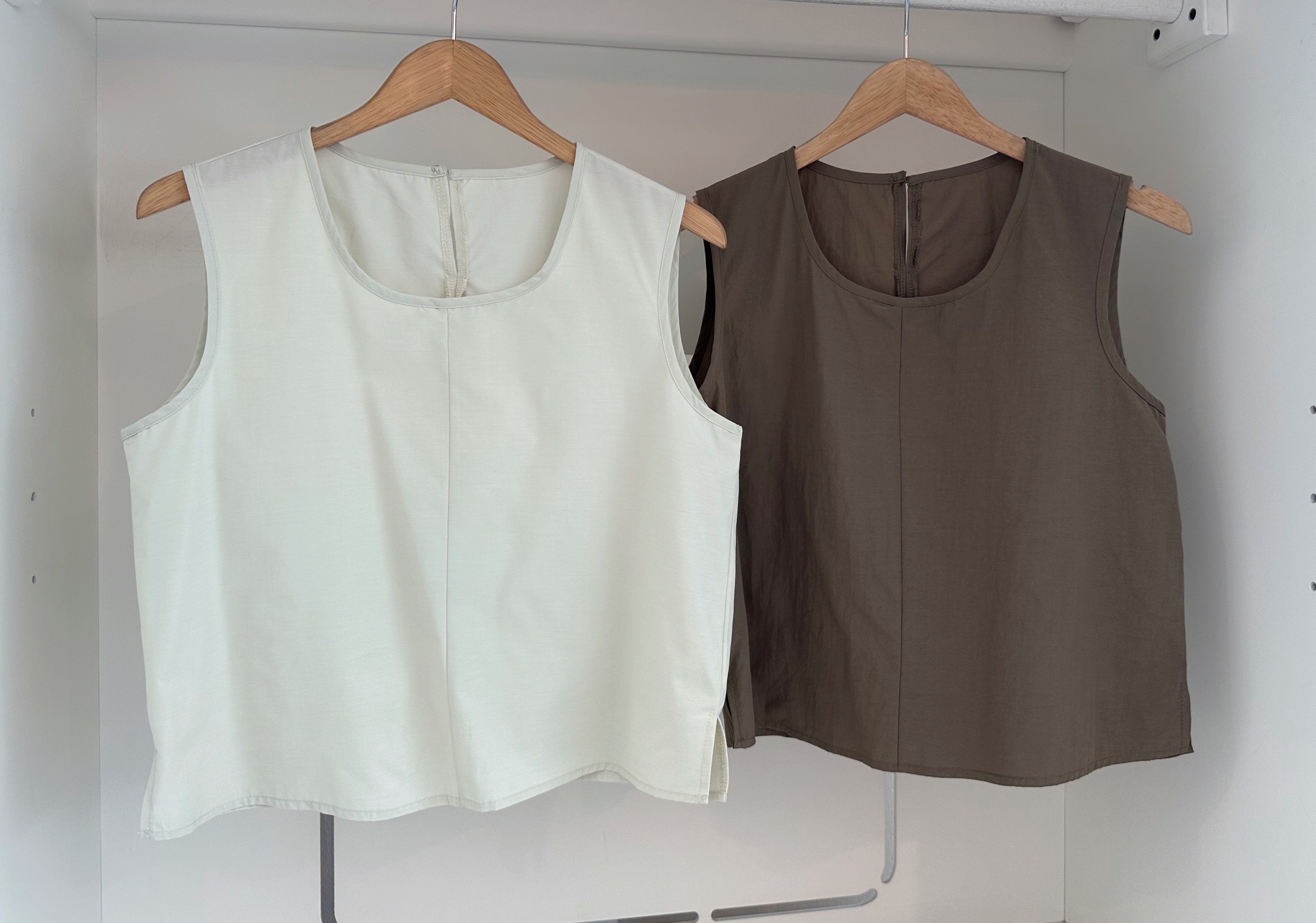 SLEEVELESS COTTON BLOUSE & SKIRT SET SUIT