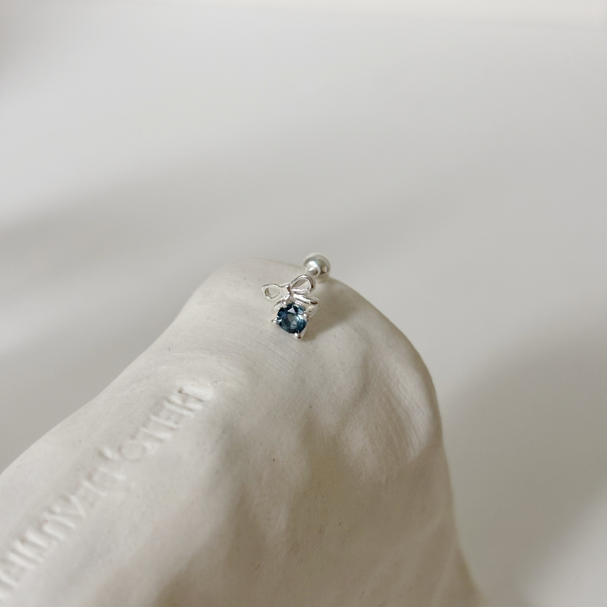 mini蝴蝶結四爪倫敦托帕石轉珠耳環