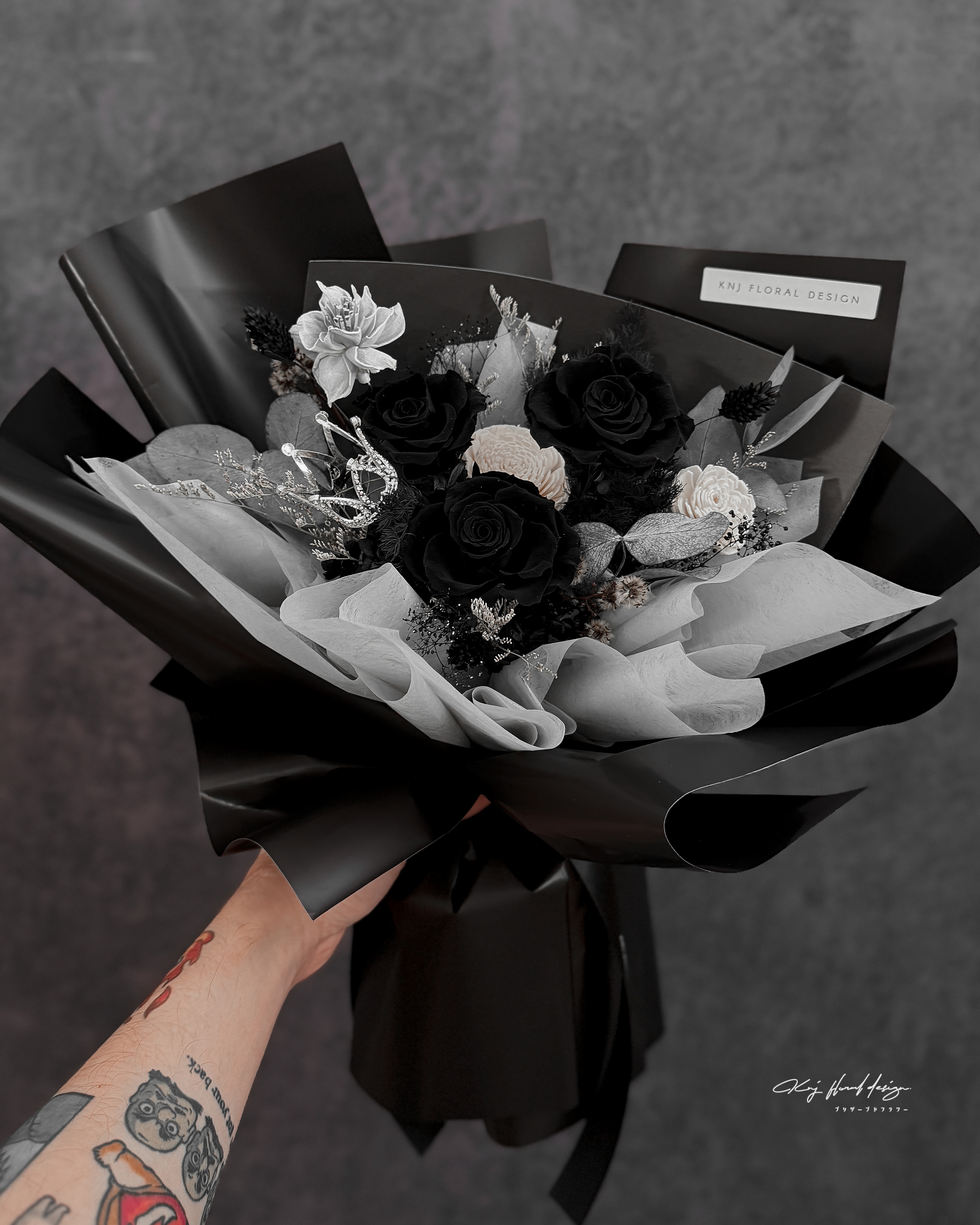 霸氣黑三朵永生玫瑰花束