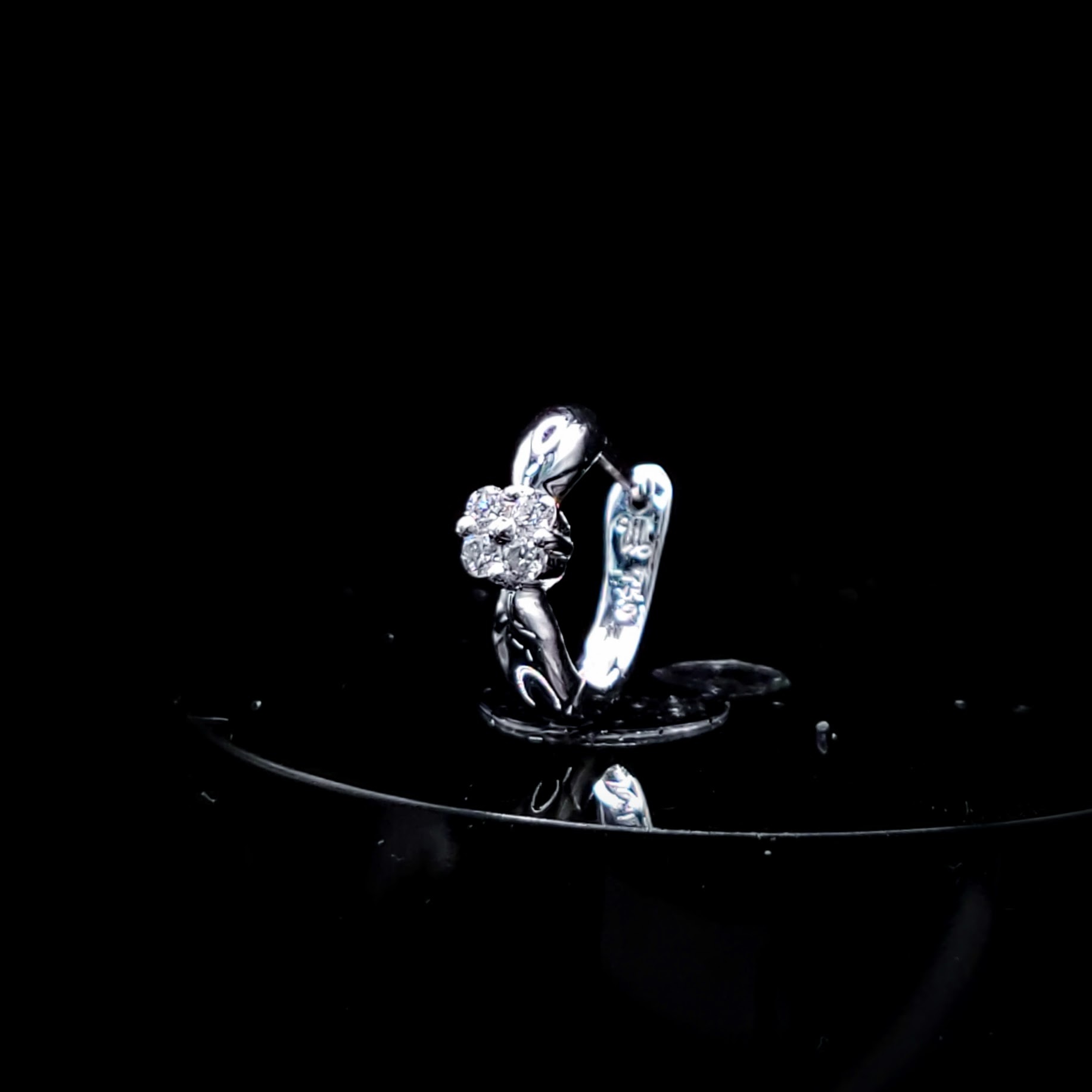 全新18K白金5份鑽石單圈耳環