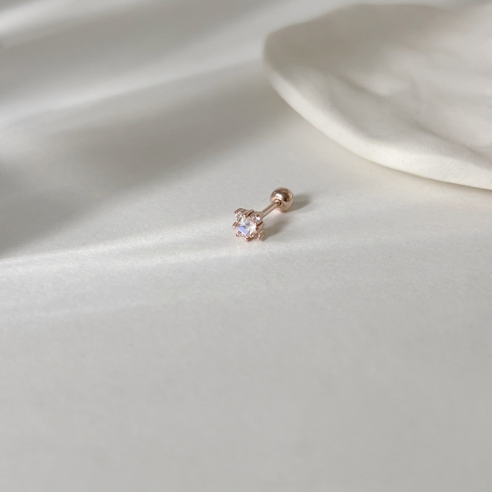 小窗花月光石轉珠耳環