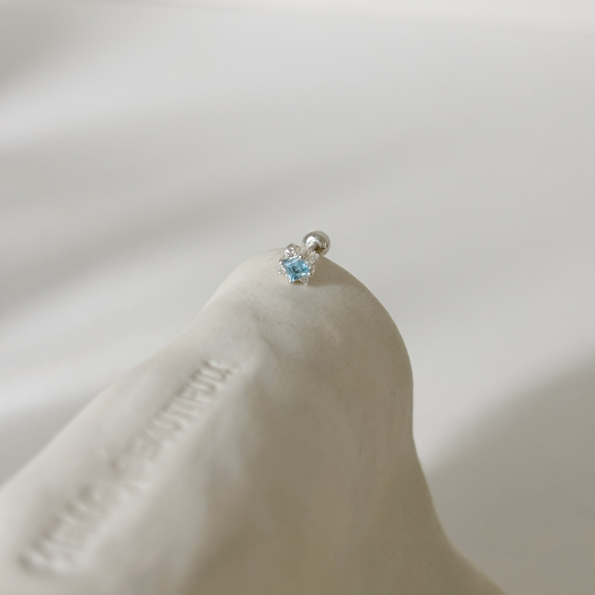 小窗花托帕石轉珠耳環