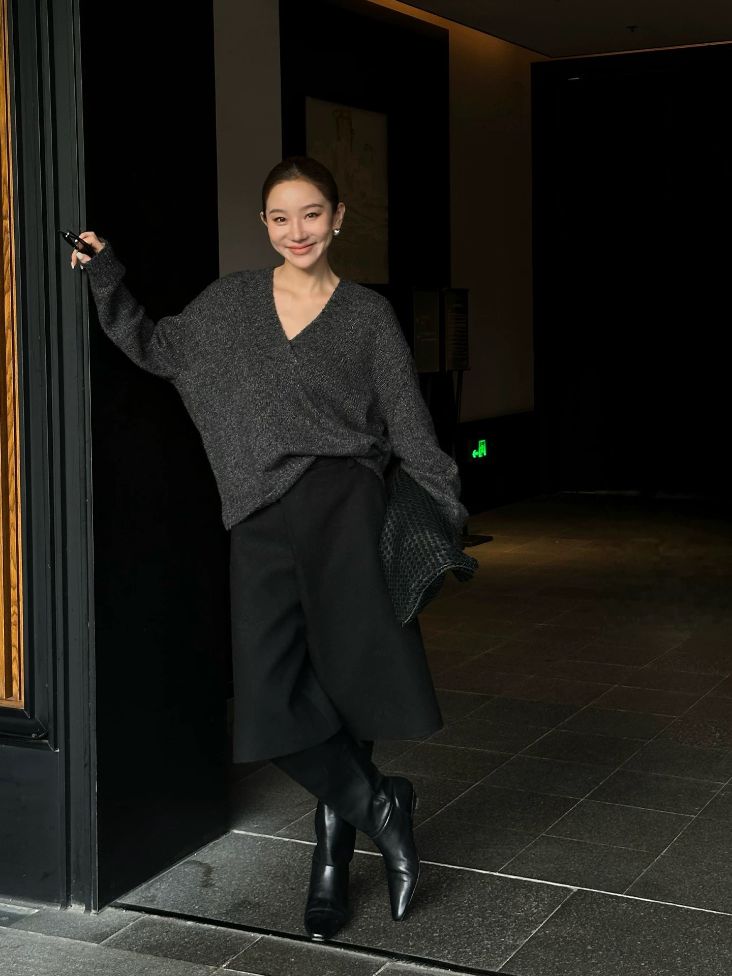 經典黑歐美感A字毛呢膝下七分褲-S-L (Elegant & Love)