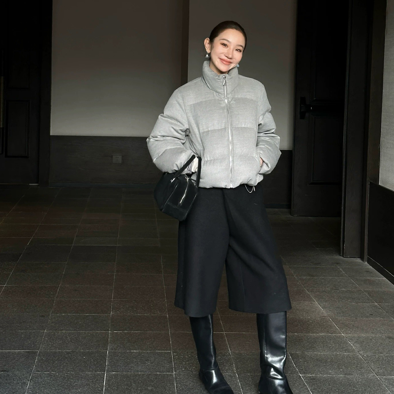 經典黑歐美感A字毛呢膝下七分褲-S-L (Elegant & Love)