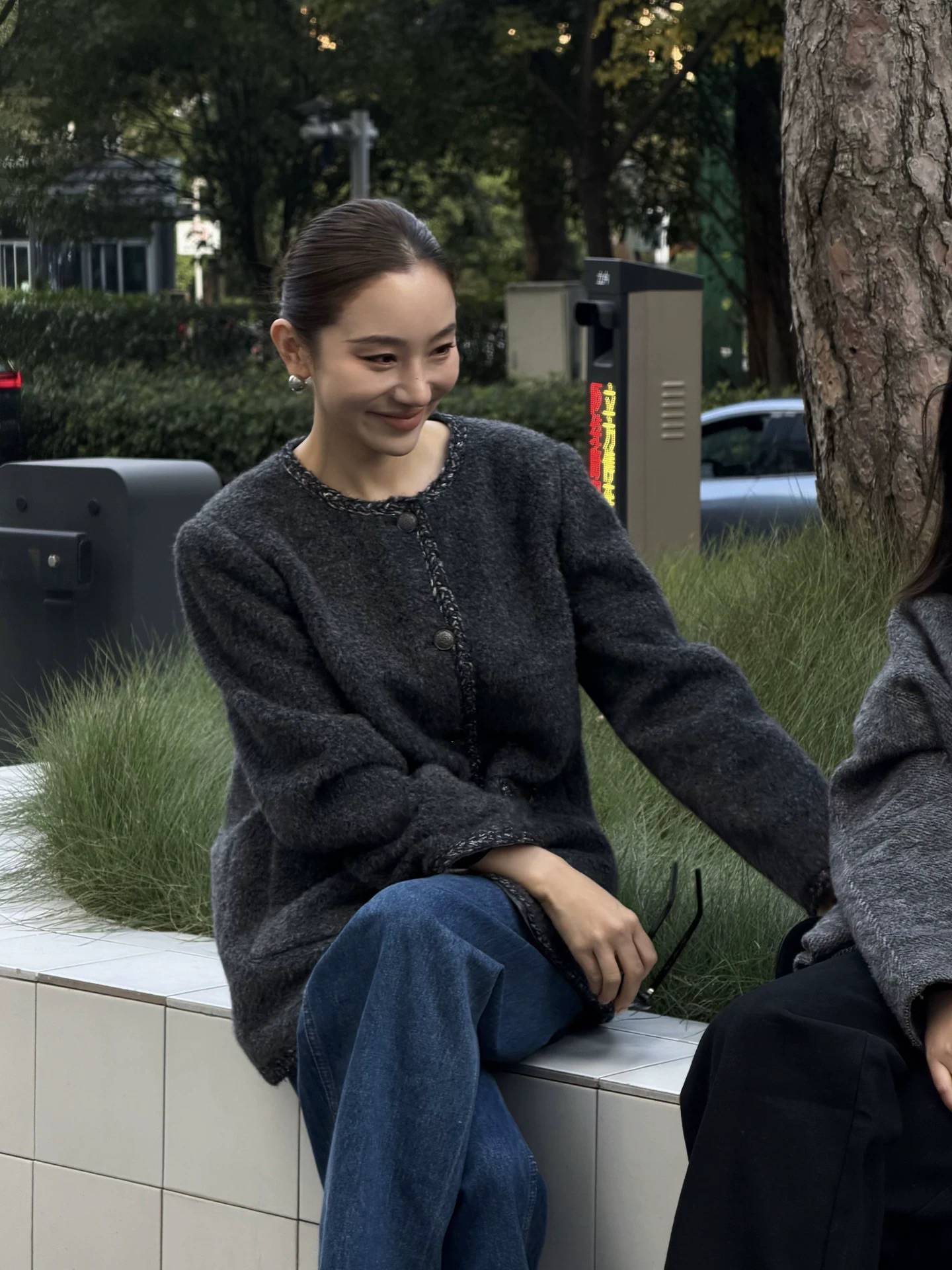 石墨灰編織滾邊圓領寬鬆感排釦小香外套-S-L (Elegant & Love)