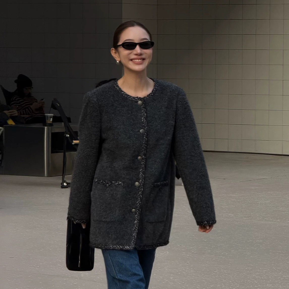 石墨灰編織滾邊圓領寬鬆感排釦小香外套-S-L (Elegant & Love)