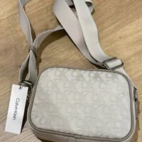 [S] CALVIN KLEIN GRAY ALL DAY LOGO JACQUARD CAMERA BAG, 198294742956 (SUZZ46)