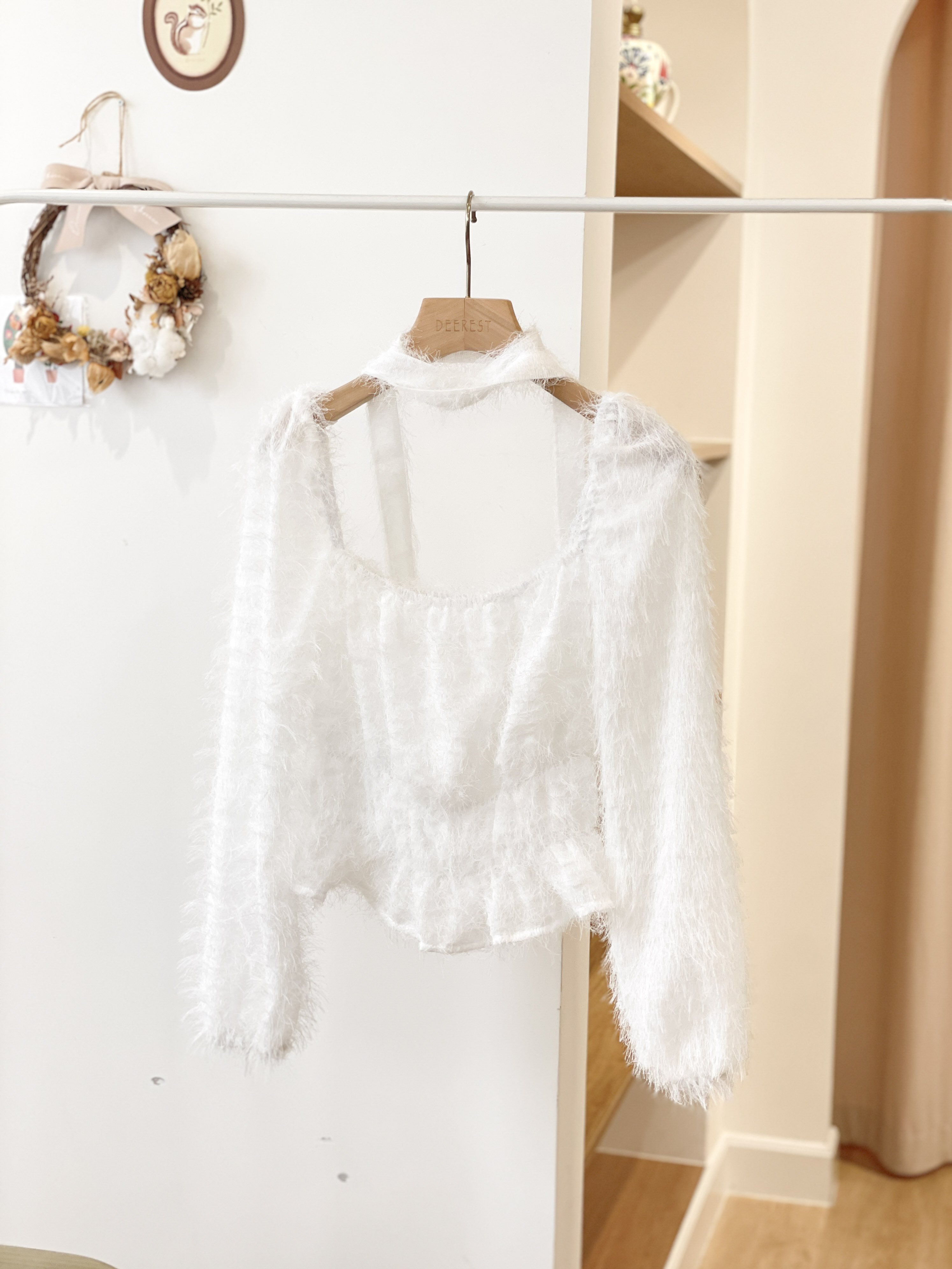 T1428 Snowy Furry Top