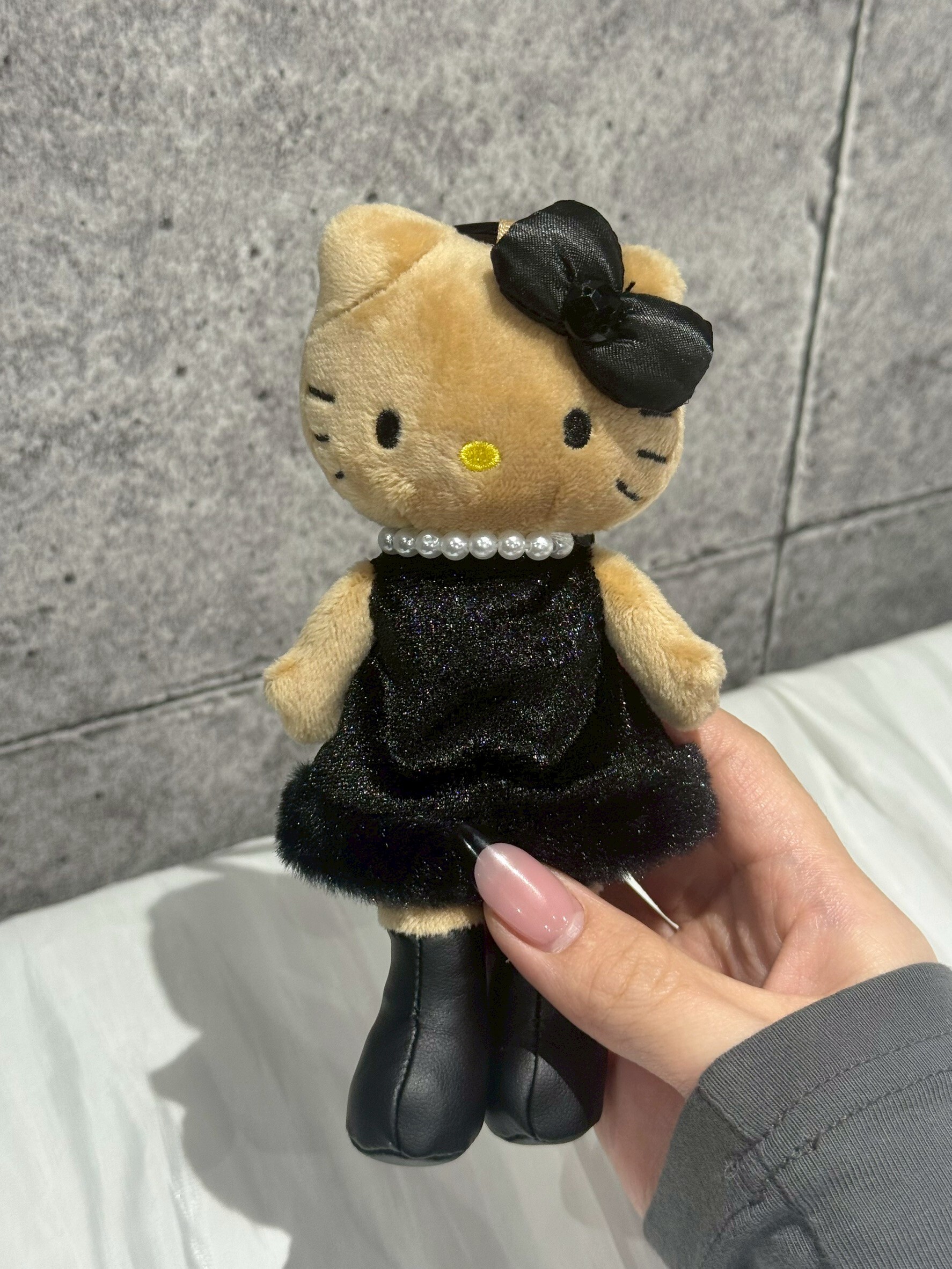 Limited edition black Hello Kitty long-legged Hello Kitty charm doll