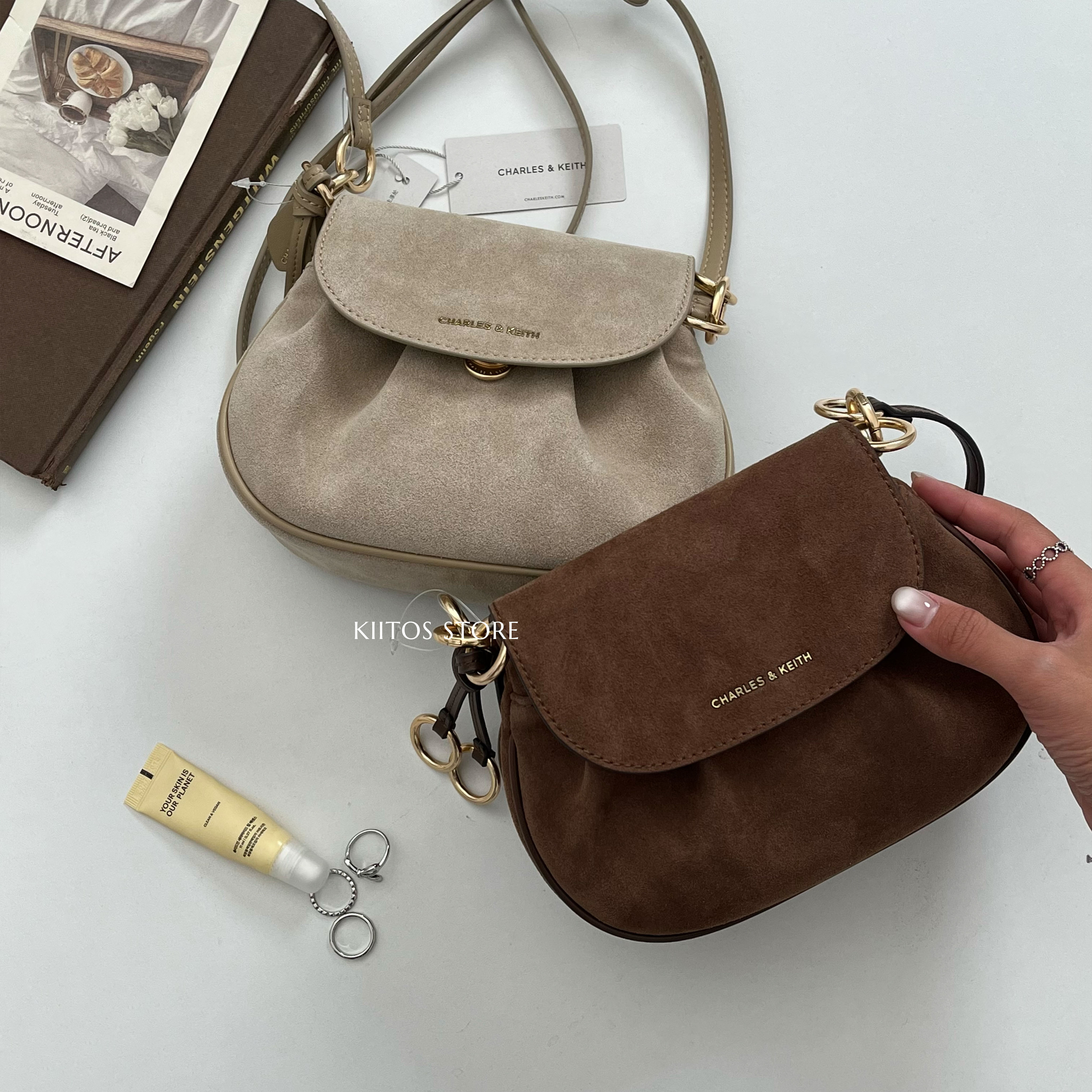 【現貨】Charles&Keith 翻蓋絨面復古小豬包 小CK