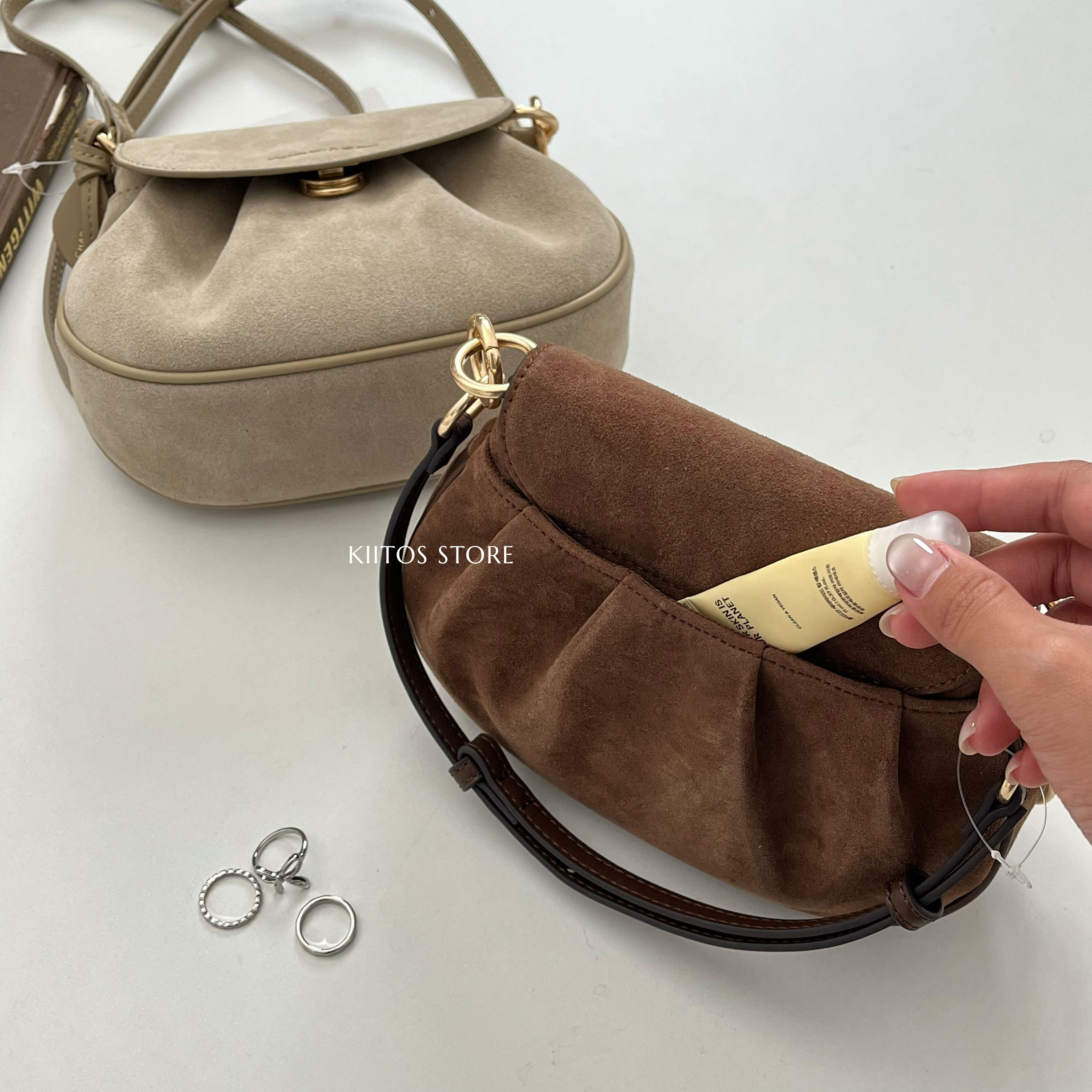 【現貨】Charles&Keith 翻蓋絨面復古小豬包 小CK