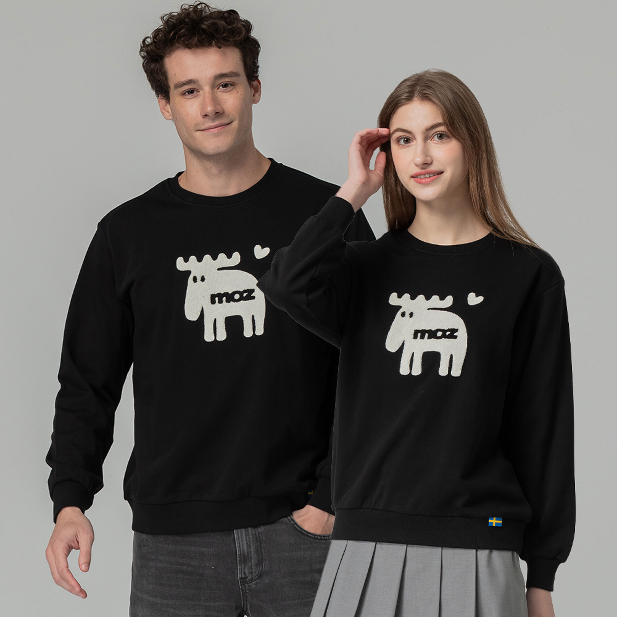 moz瑞典 毛巾繡愛心駝鹿 100%純棉 大學T-黑色(亞洲版) 女款