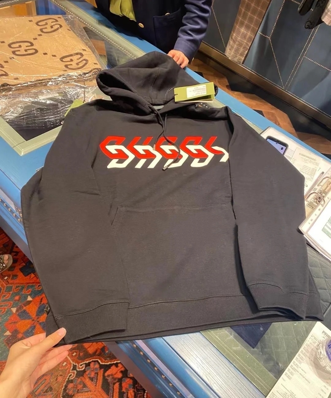 GG 白色併紅色GG logo 黑色有帽衞衣