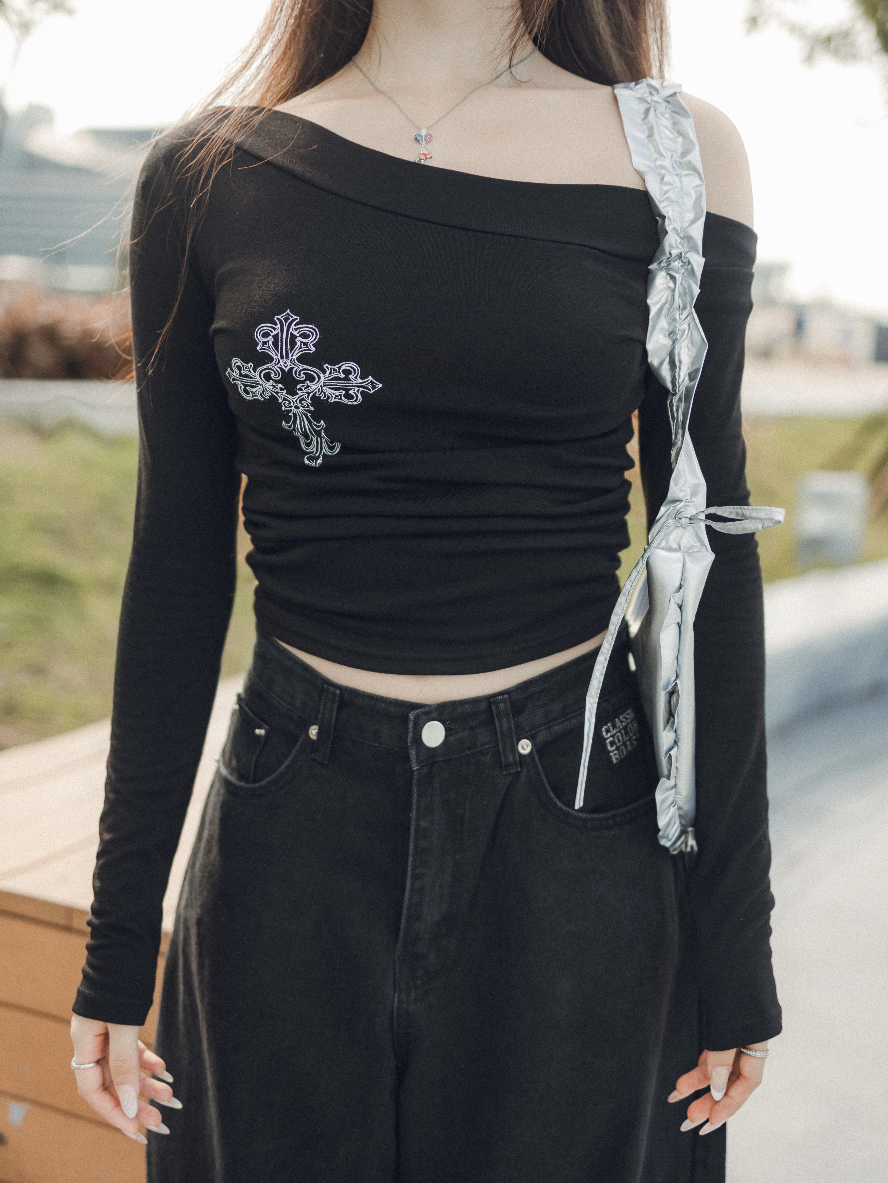 Y2K十字架單肩長袖上衣