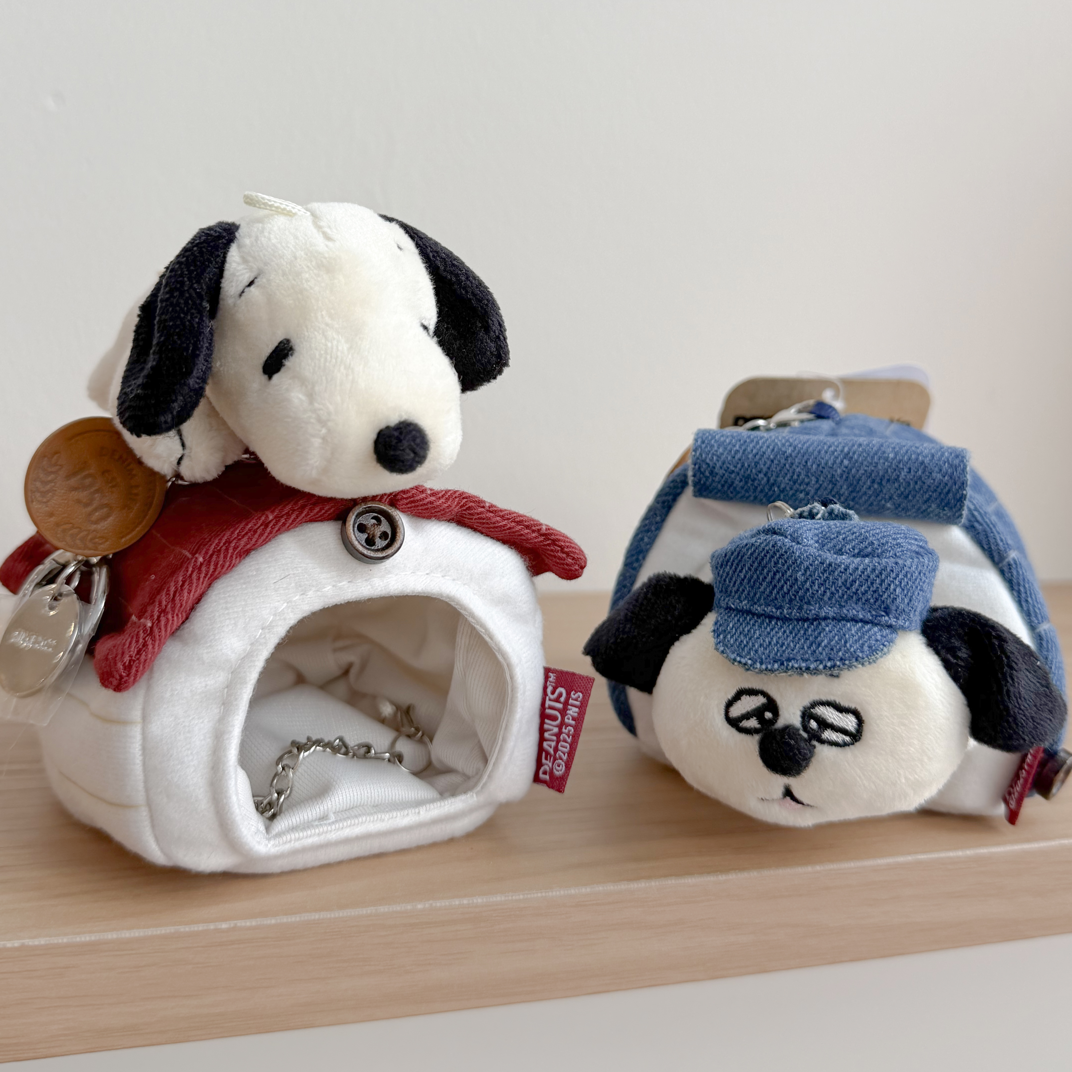 SNOOPY 史努比家族 自在丹寧系列 歐拉夫 狗窩造型 鑰匙圈 吊飾 / 預購