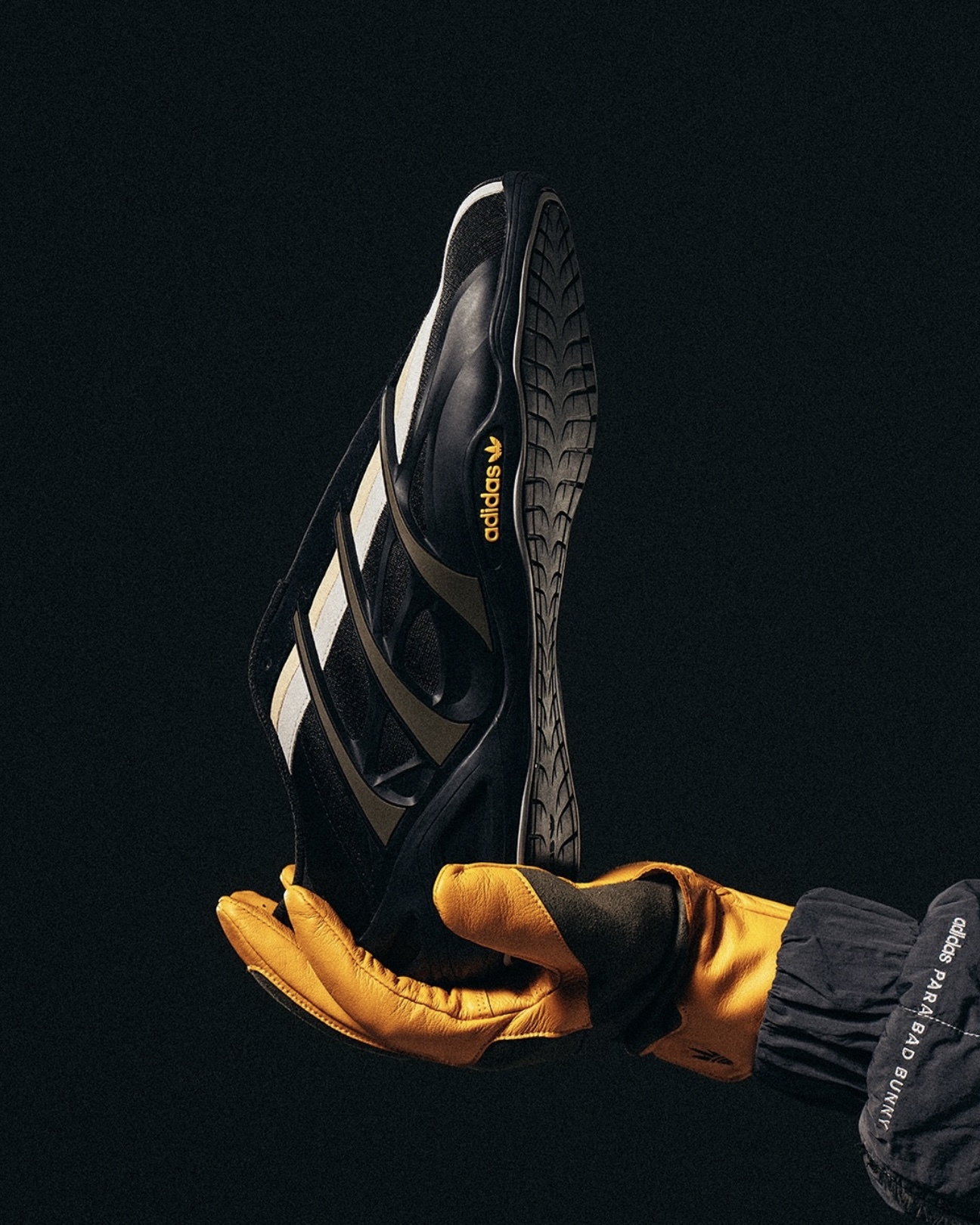 【Focus Store】預購 Bad Bunny x F1 AMG x Adidas adiracer GT "Sand" 黑白灰 HQ2570