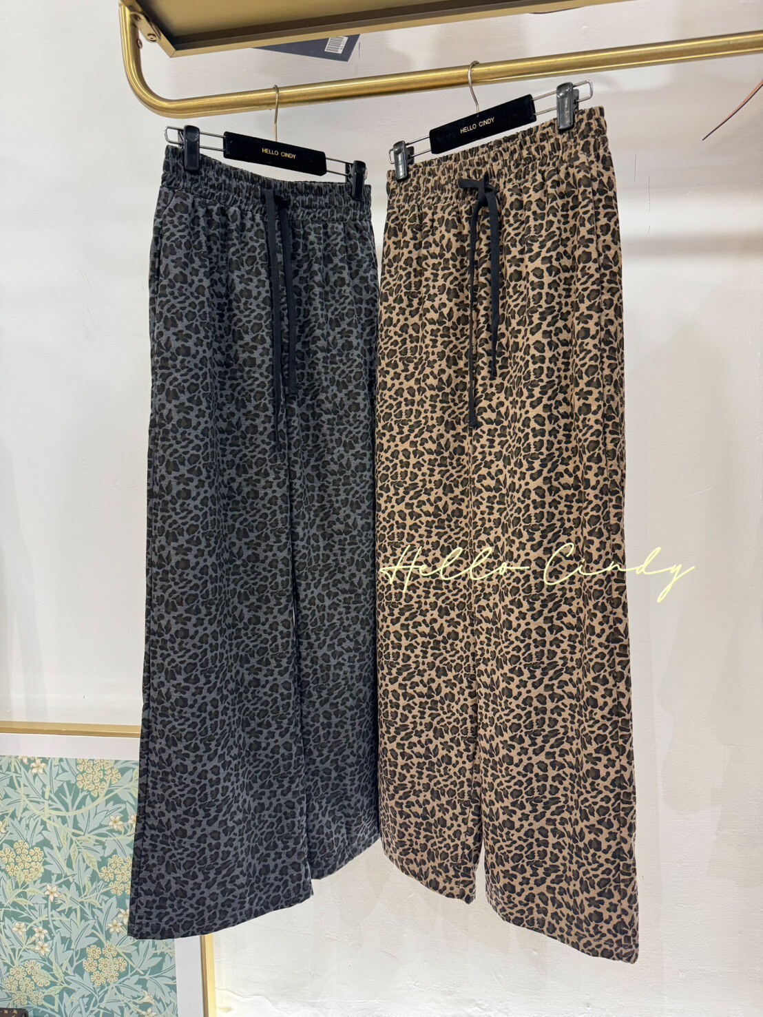 B10132 超好穿的鬆緊綁帶顯瘦豹紋寬褲