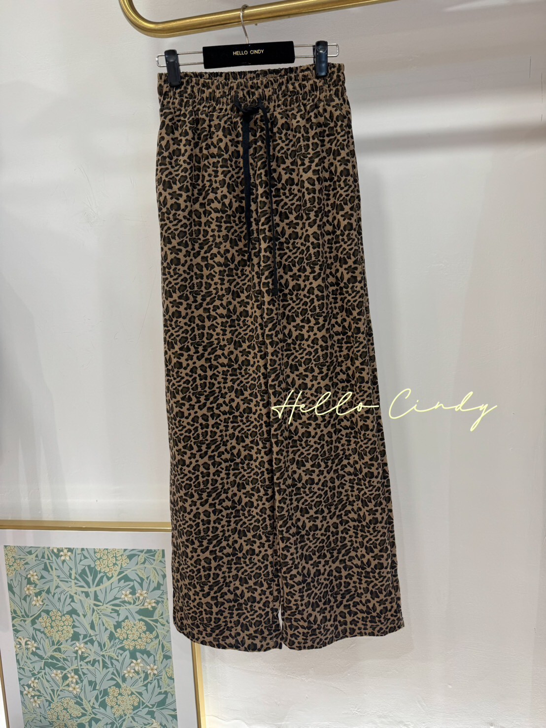 B10132 超好穿的鬆緊綁帶顯瘦豹紋寬褲