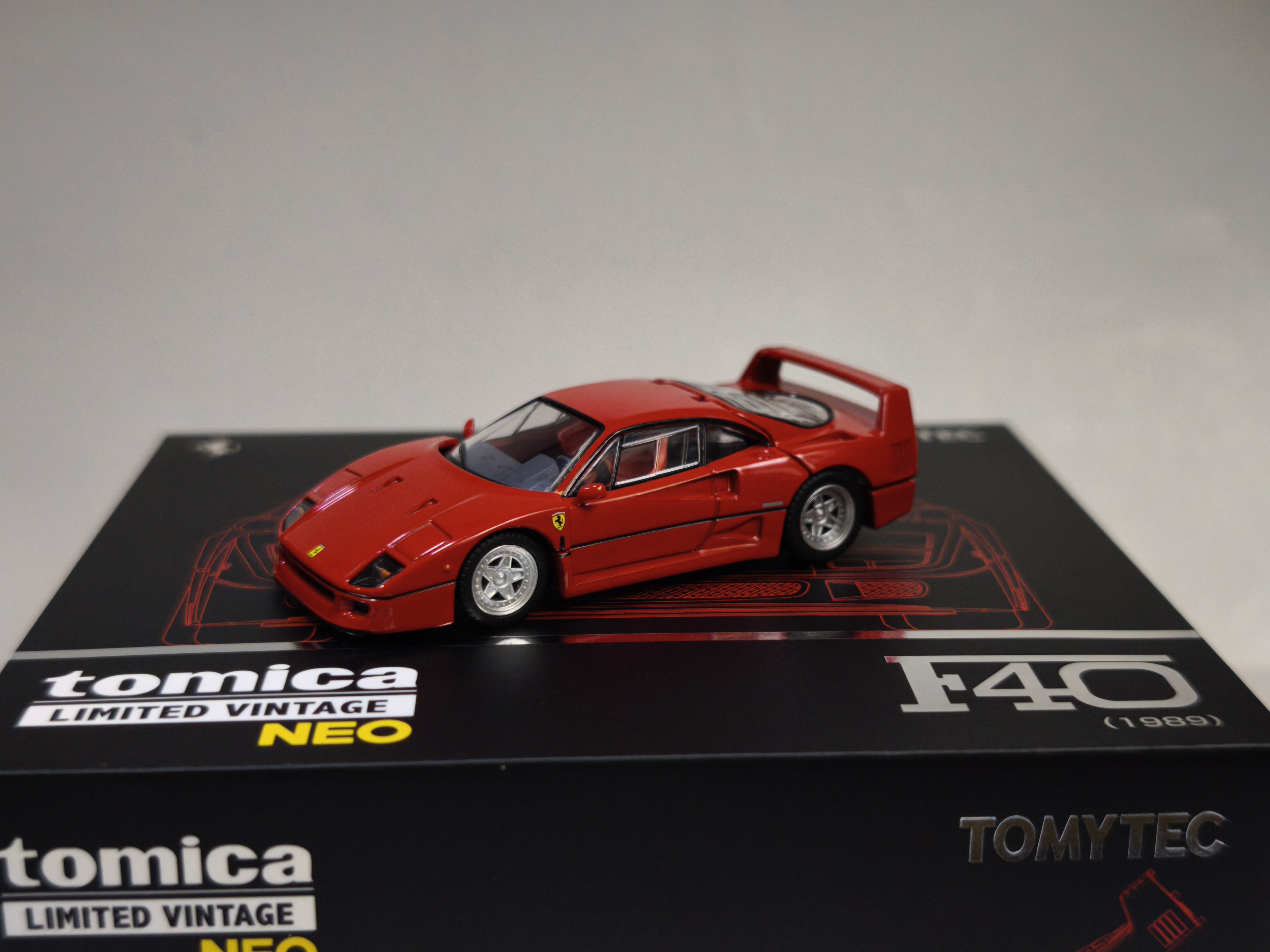 Tomica Limited Vintage Neo Ferrari F40 (Red) 1989