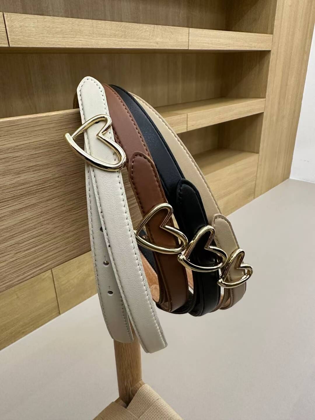 BT5138 愛心按扣牛皮腰帶