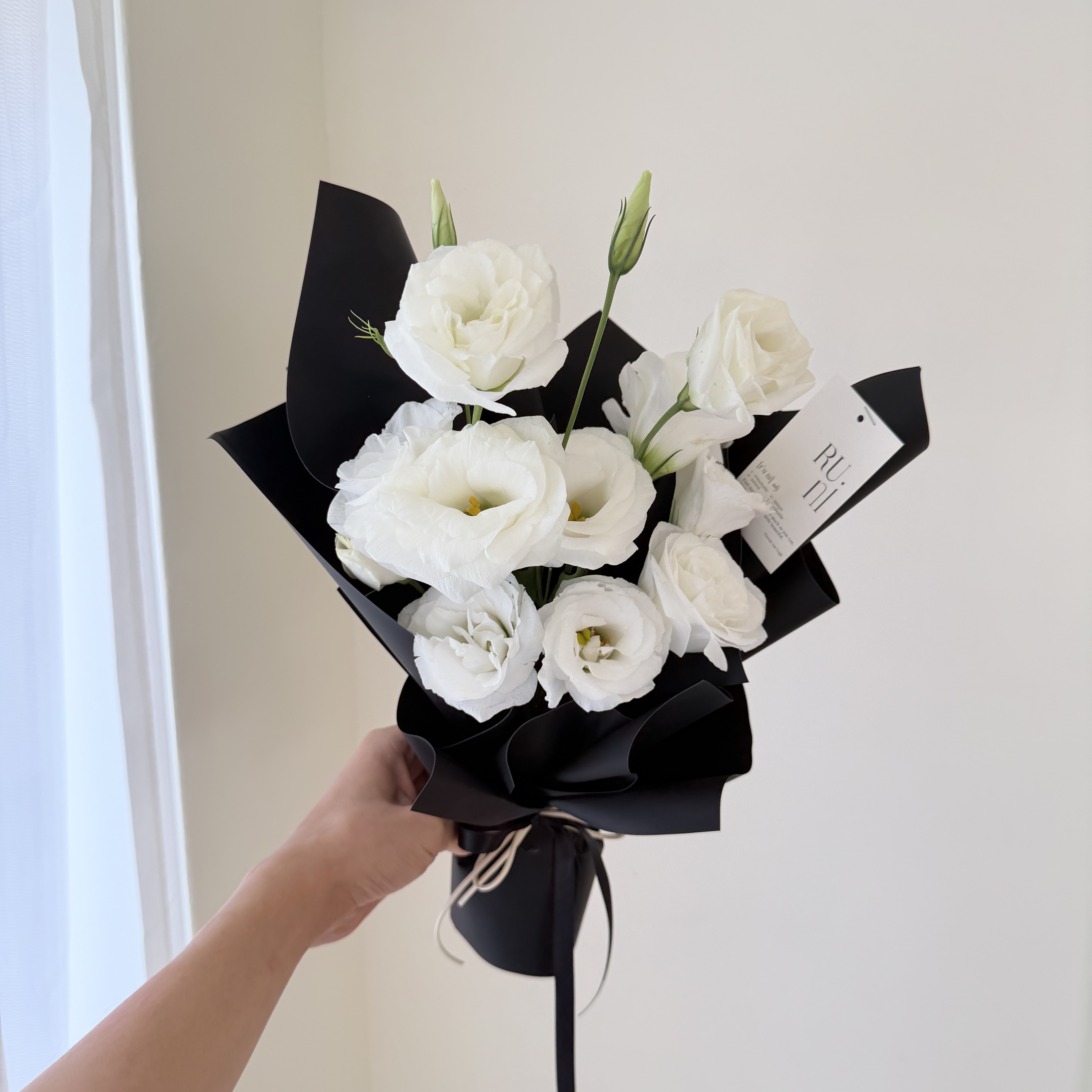 真摯之約-幸福降臨純白桔梗花束 （黑包裝款）