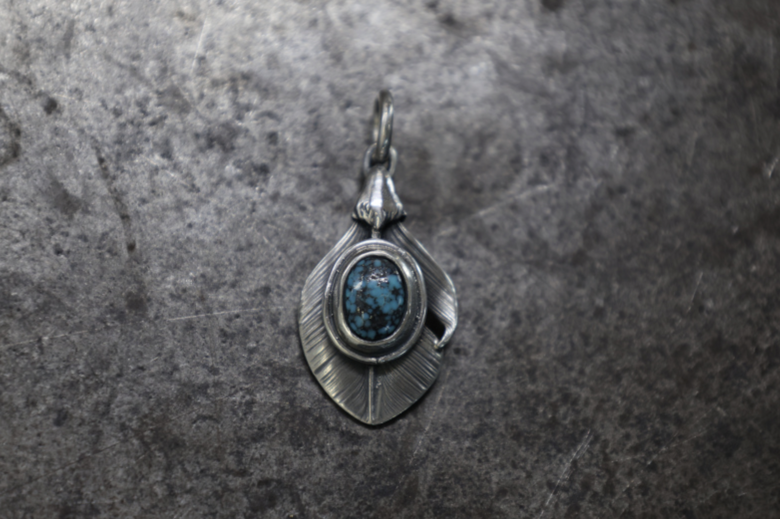 SE-1467 heart feather w black web kingman/eagle head