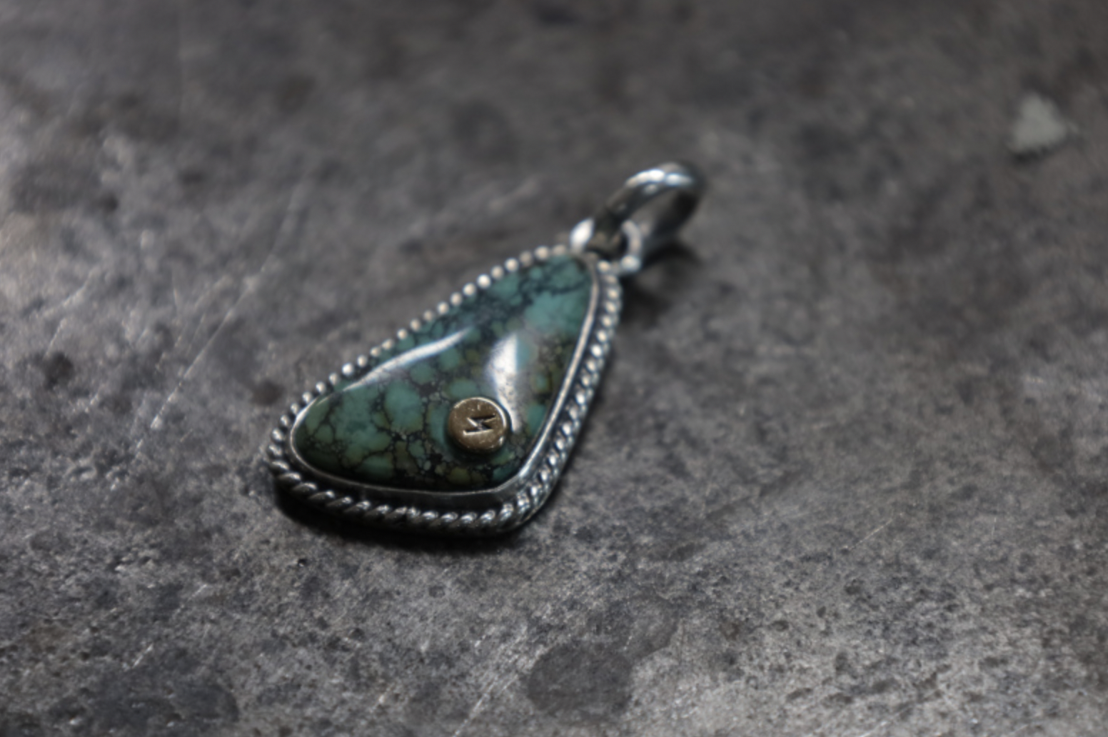 FateCo Royds RLC-22 Iron maiden turquoise pendant/lightning metal