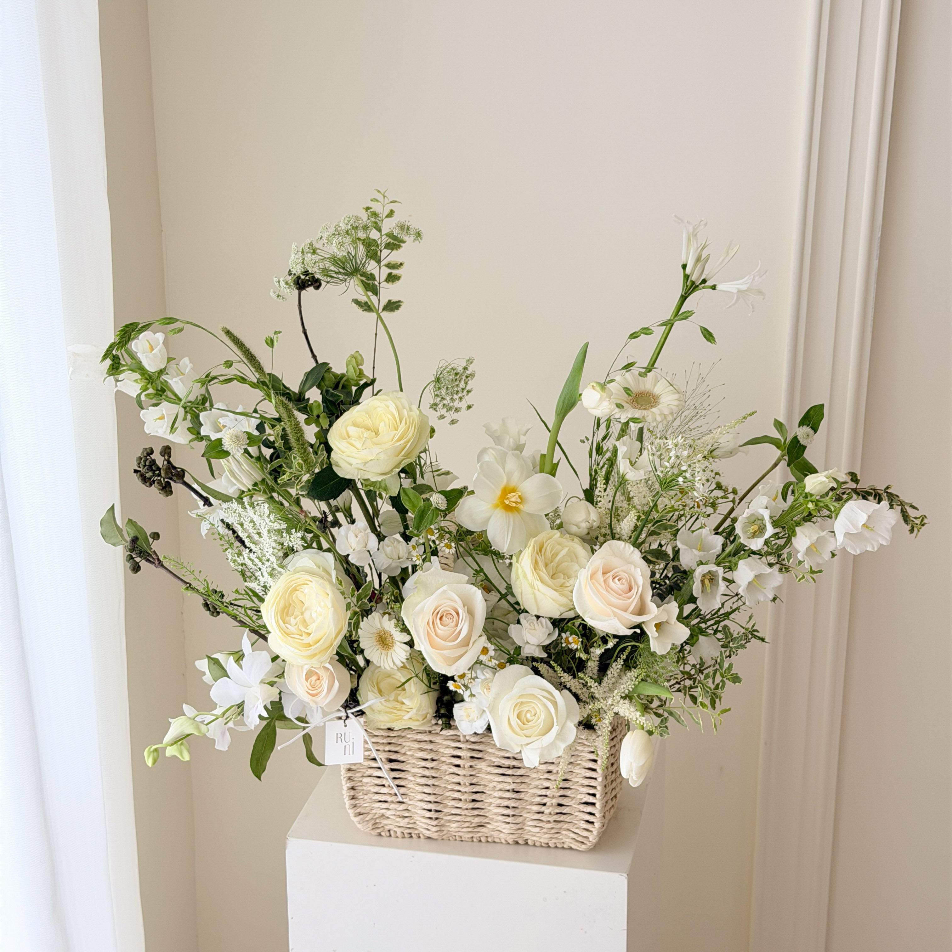 大地序曲 - 經典氣質白綠色系花籃