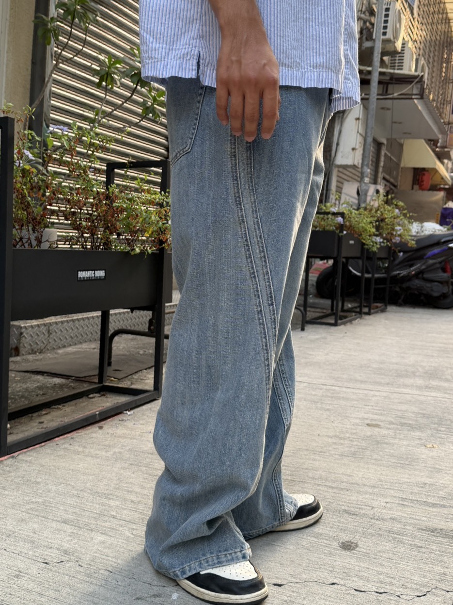 造型線條縫線牛仔褲