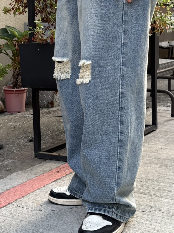 破洞造型牛仔褲