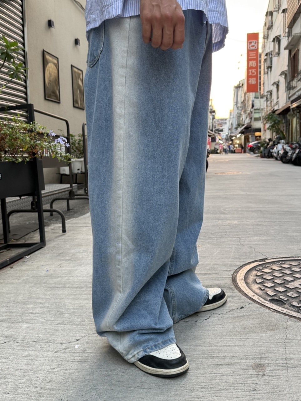 側邊水洗造型牛仔闊腿寬褲
