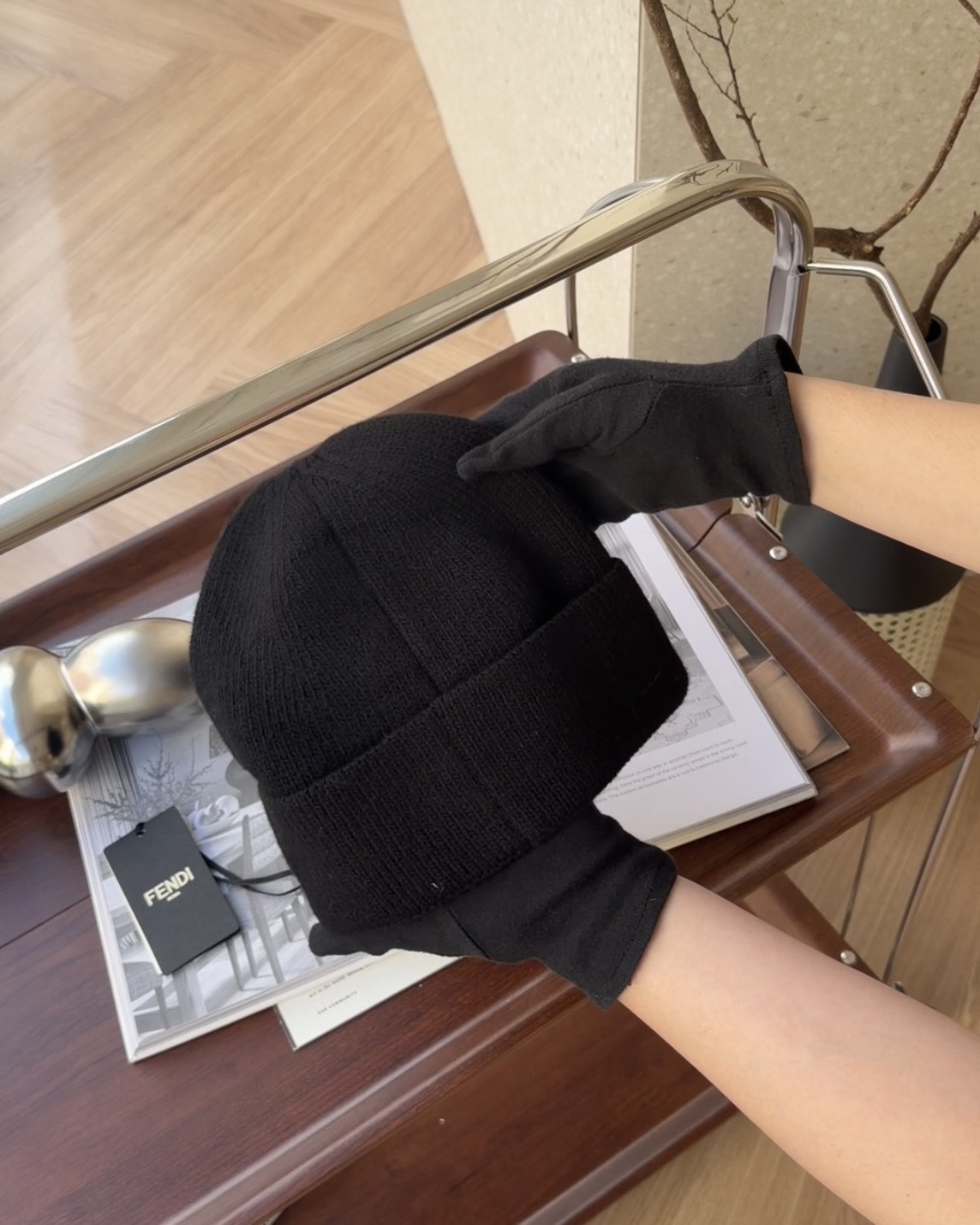 FENDI｜LOGO毛帽 黑色 M