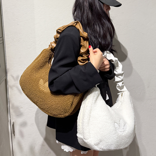 【預訂】ADIDAS SHERPA SHOULDER BAG 羊羔毛雲朵包