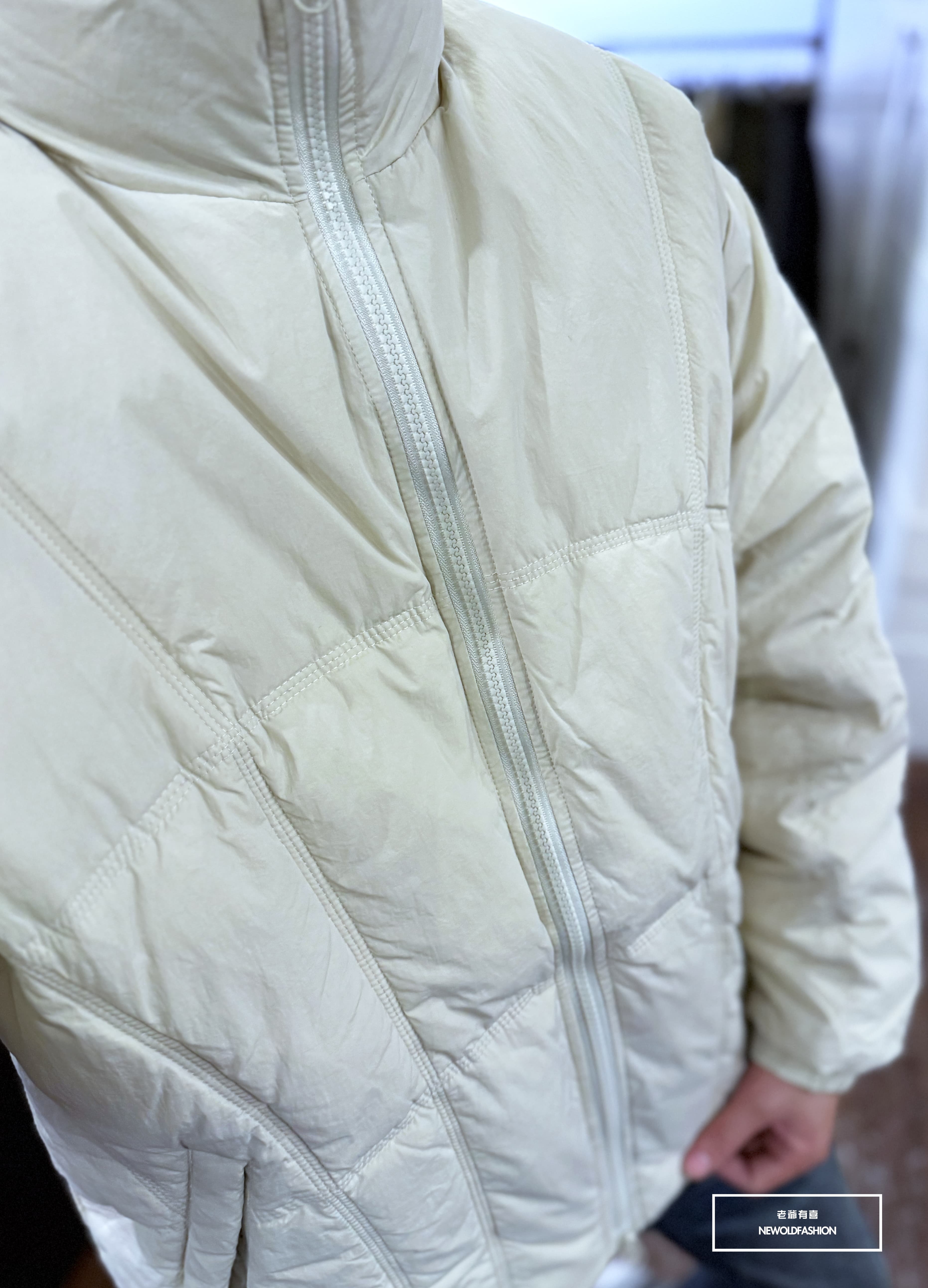 『新品上市』重磅簡約多線條羽絨外套(NOF25103385)-米