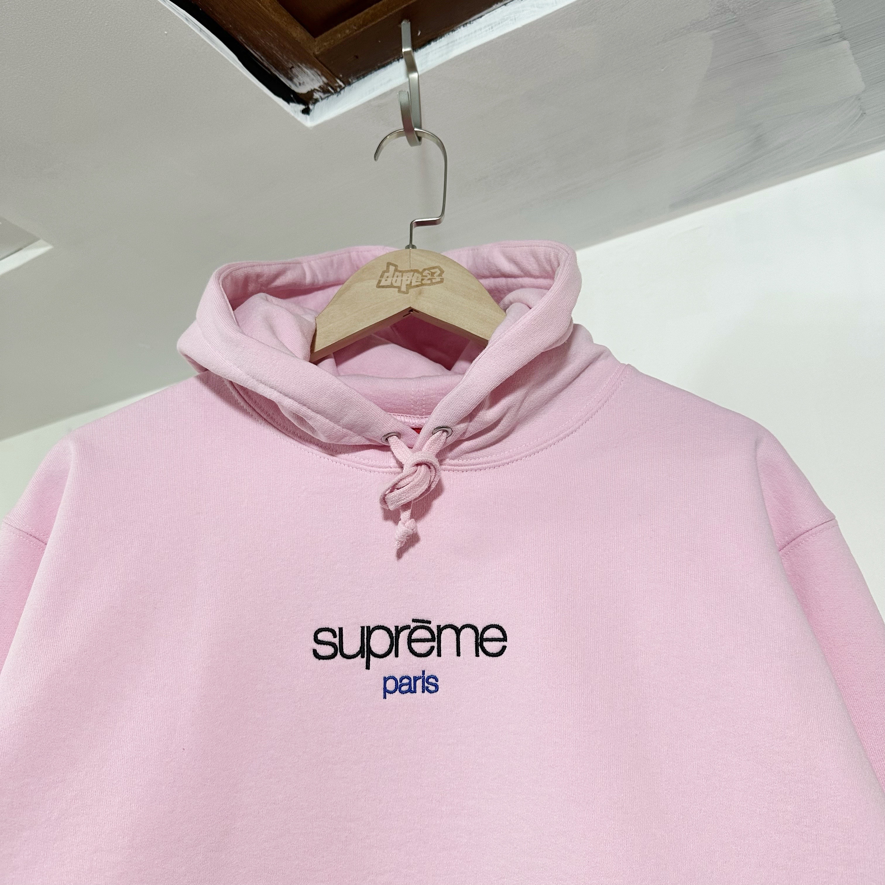 Supreme FW25 Classic Logo Shop Hooded Paris Exclusive 巴黎 門市限定 Light Pink