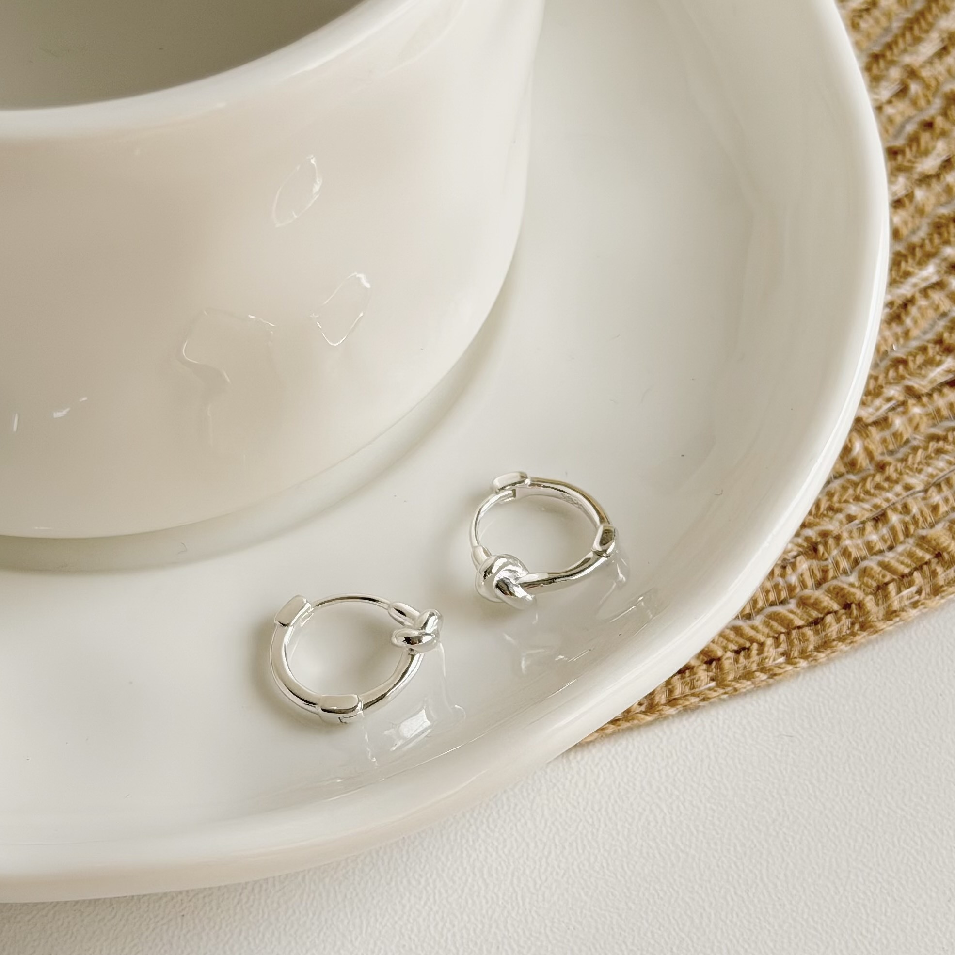 Y359素面扭結純銀易扣