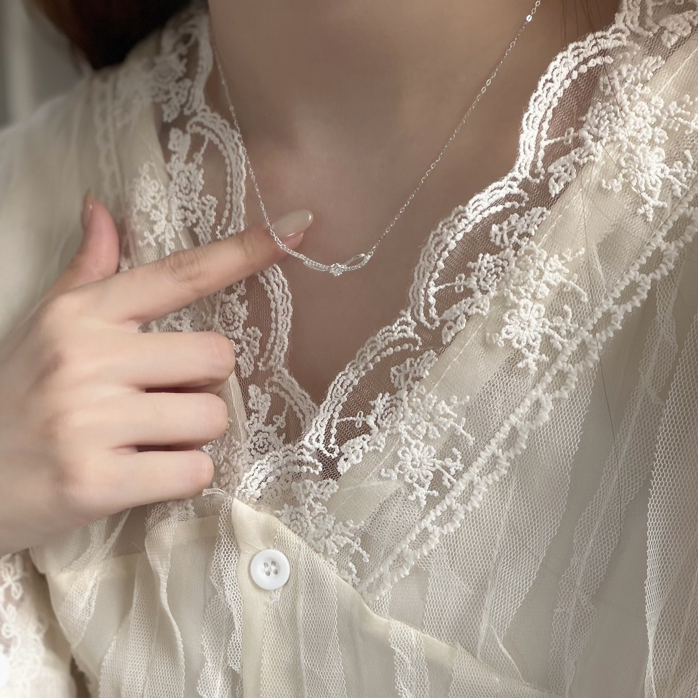 Y368排鑽扭結微笑純銀鎖骨鏈