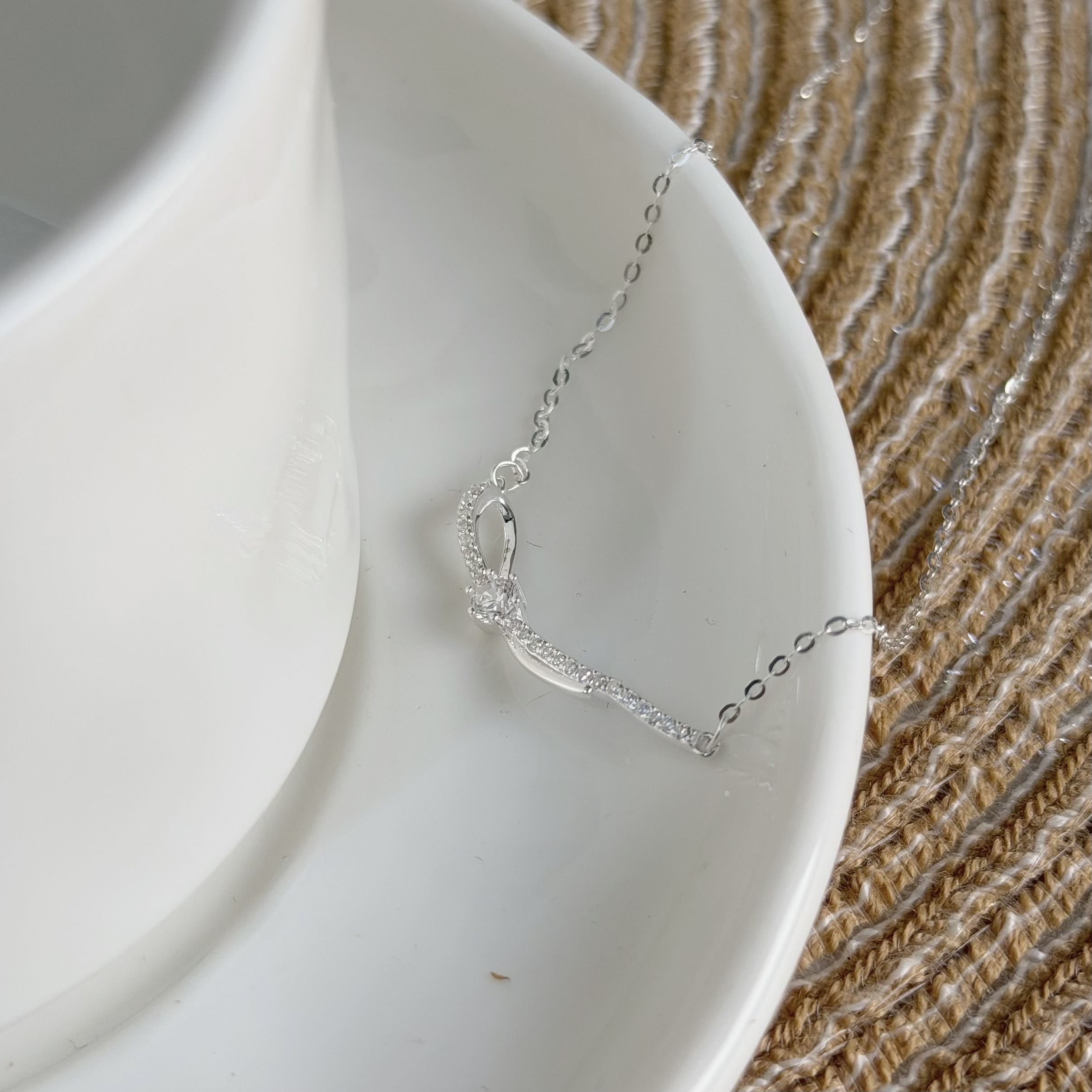 Y368排鑽扭結微笑純銀鎖骨鏈