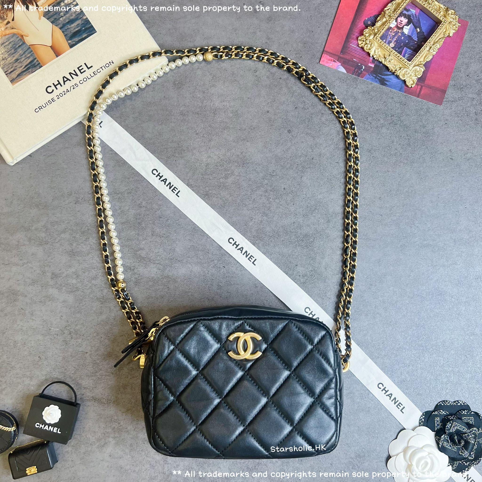 「SOLD」CHANEL 風衣扣珍珠鏈條相機包