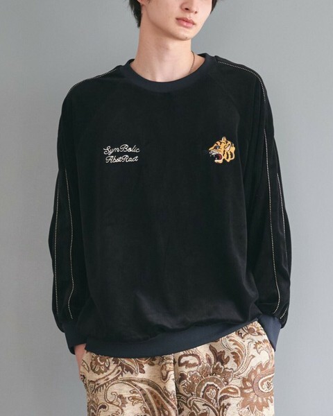 【POWER TO THE PEOPLE】虎頭刺繡天鵝絨長袖TEE