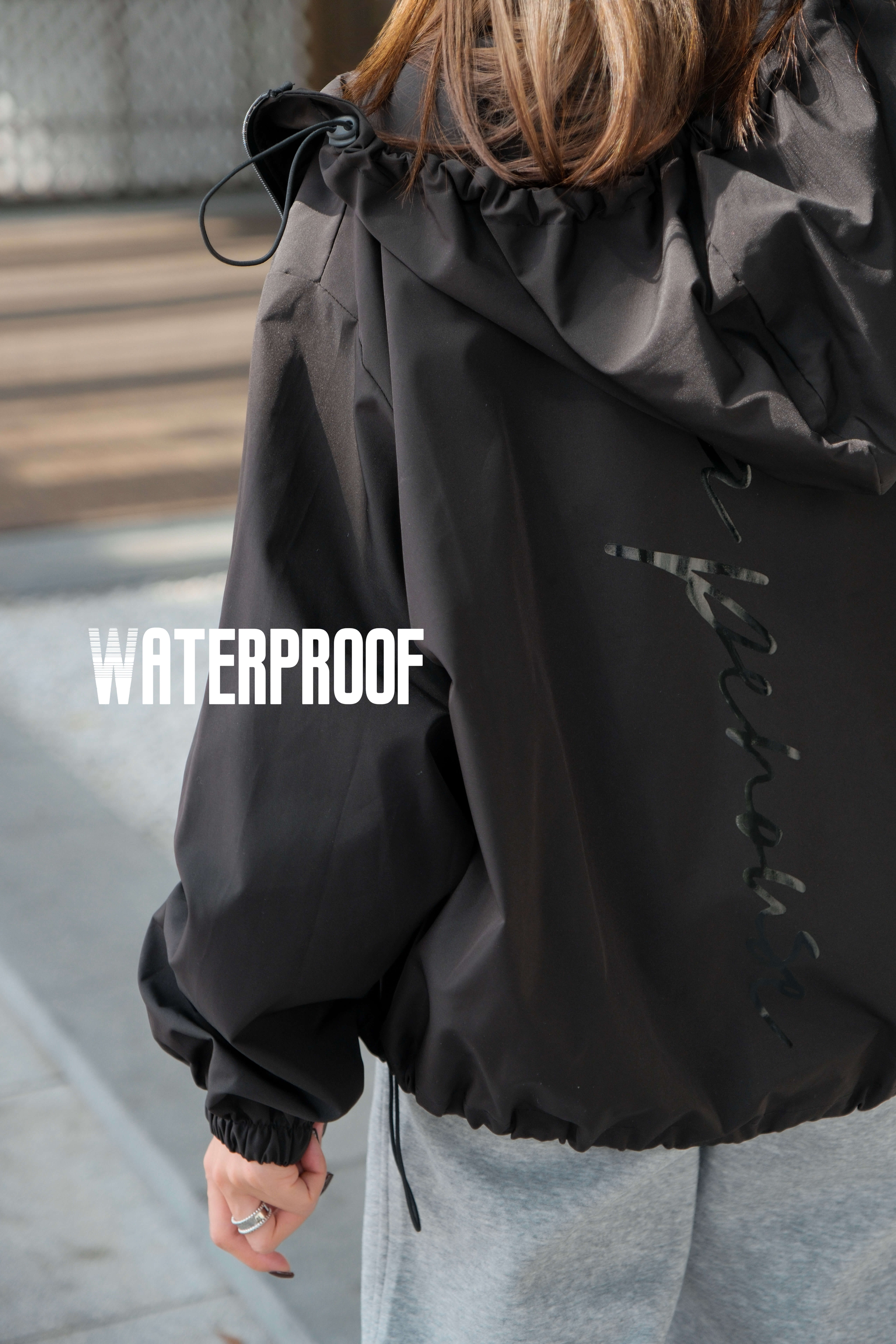 Graphic Logo Waterproof Hooded Windbreaker_JK2412L01B