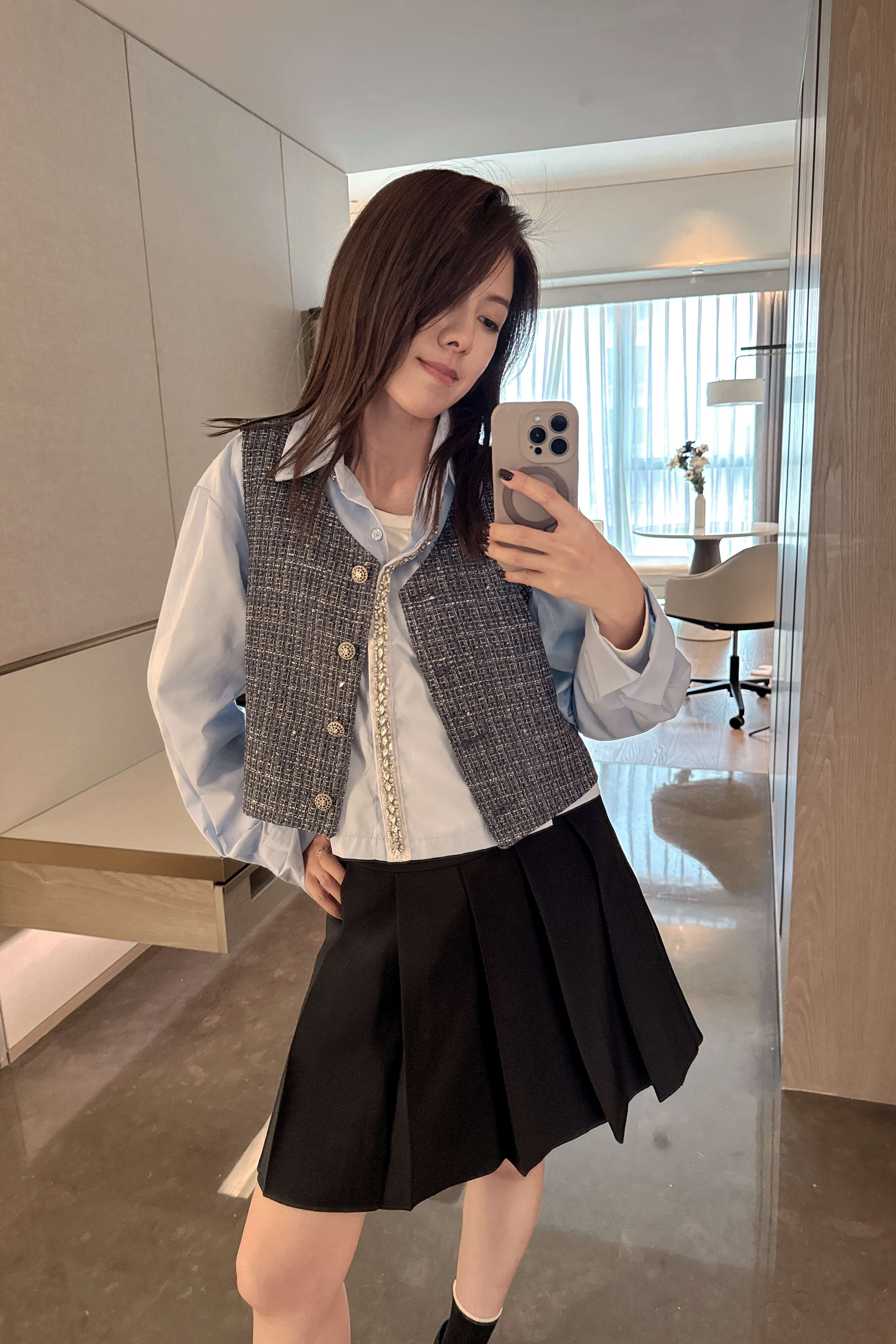 Crystal-Embellished Boxy Crop Shirt_SH2512L37