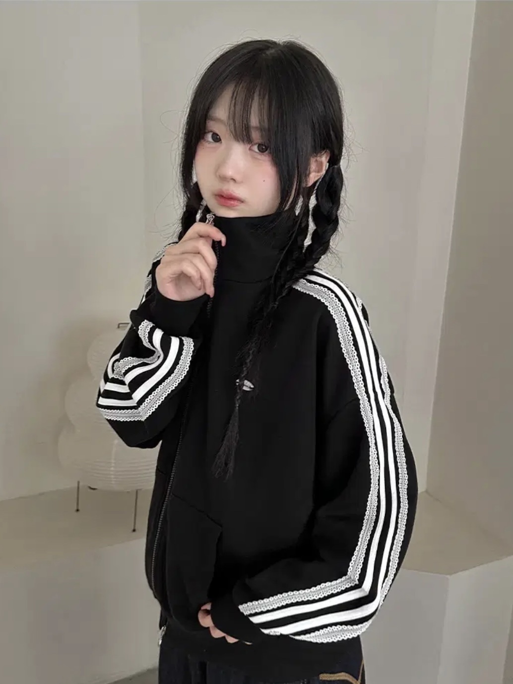 【網站預訂優惠】Laces Striped Jacket