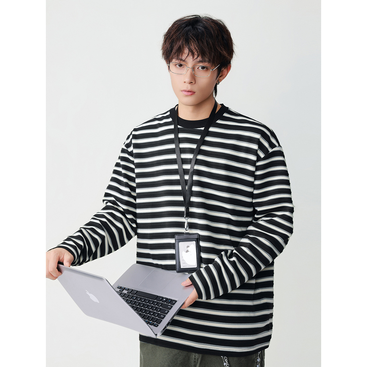 11M32 簡約條紋撞色圓領上衣 三色