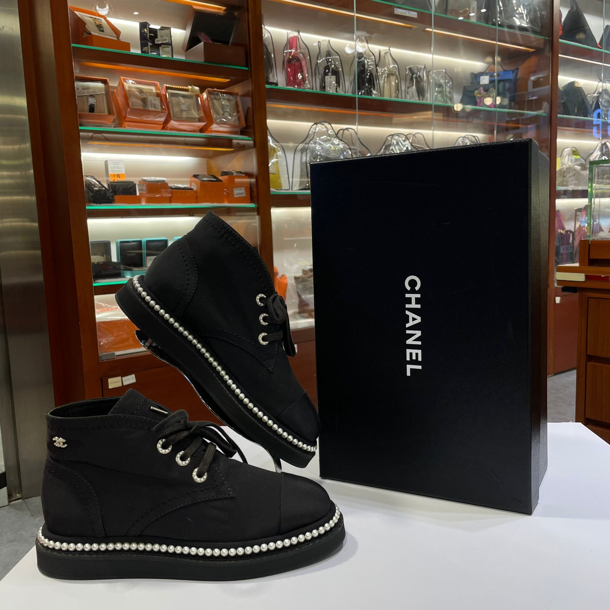 本月大特價!!! 全新CHANEL短靴35.5碼, G32355, 黑色棉質,珍珠圍邊, 登山靴 , 香奈兒ANKLE BOOTS, #BRAND NEW #香榭站正品